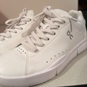 On Women's THE ROGER Advantage Shoes